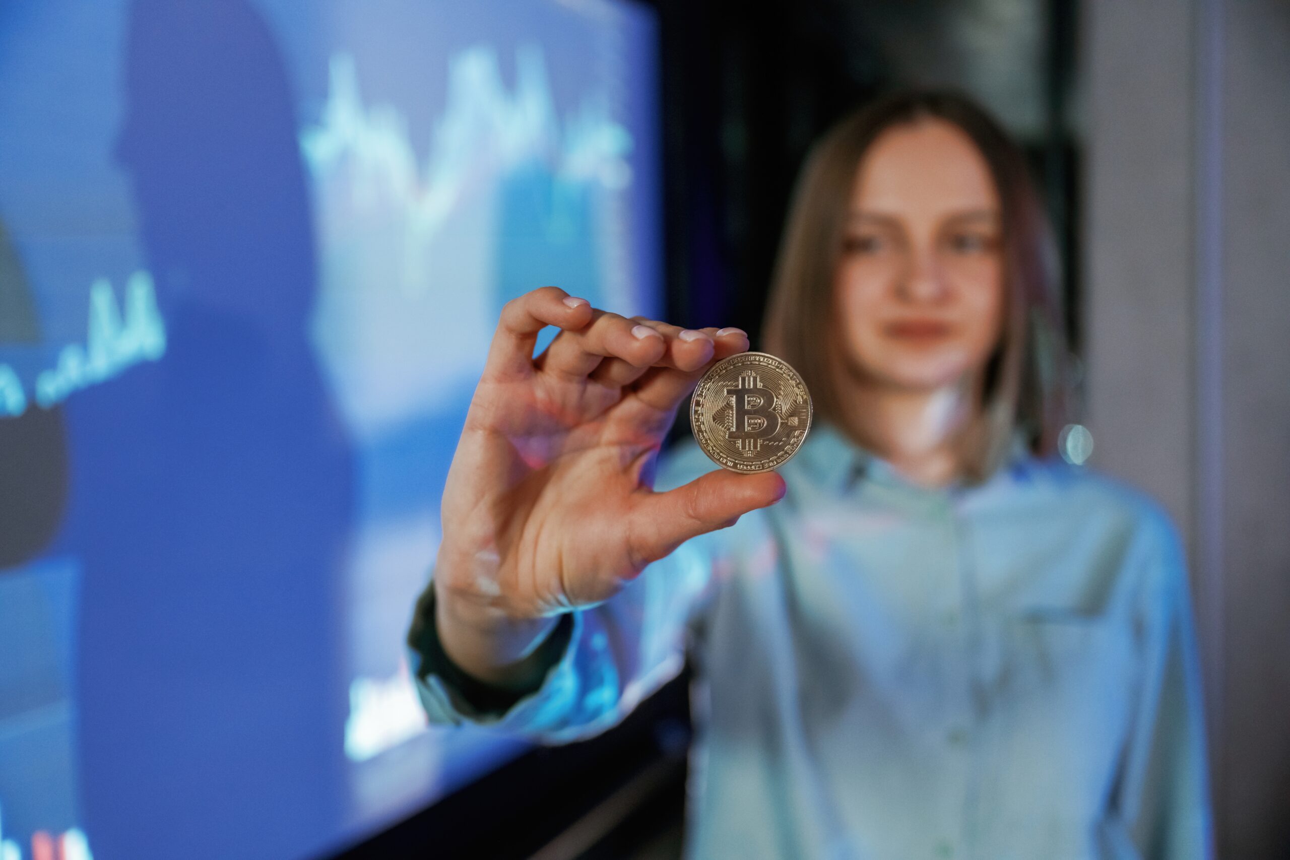 «Киты» снова в игре: биткоин переживает крупнейший откуп с августа 2024