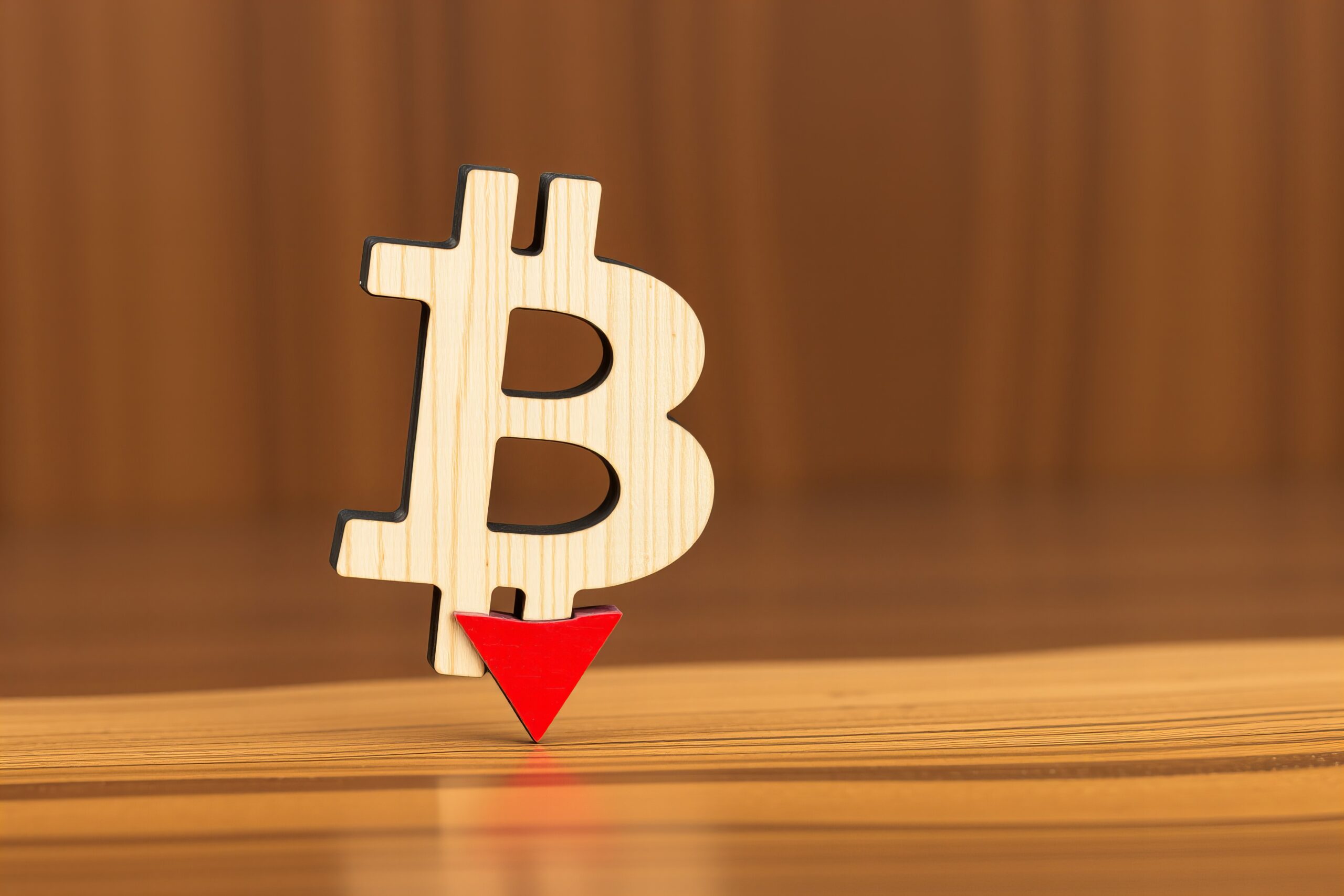 Нефть давит на крипторынок: почему биткоин теряет позиции